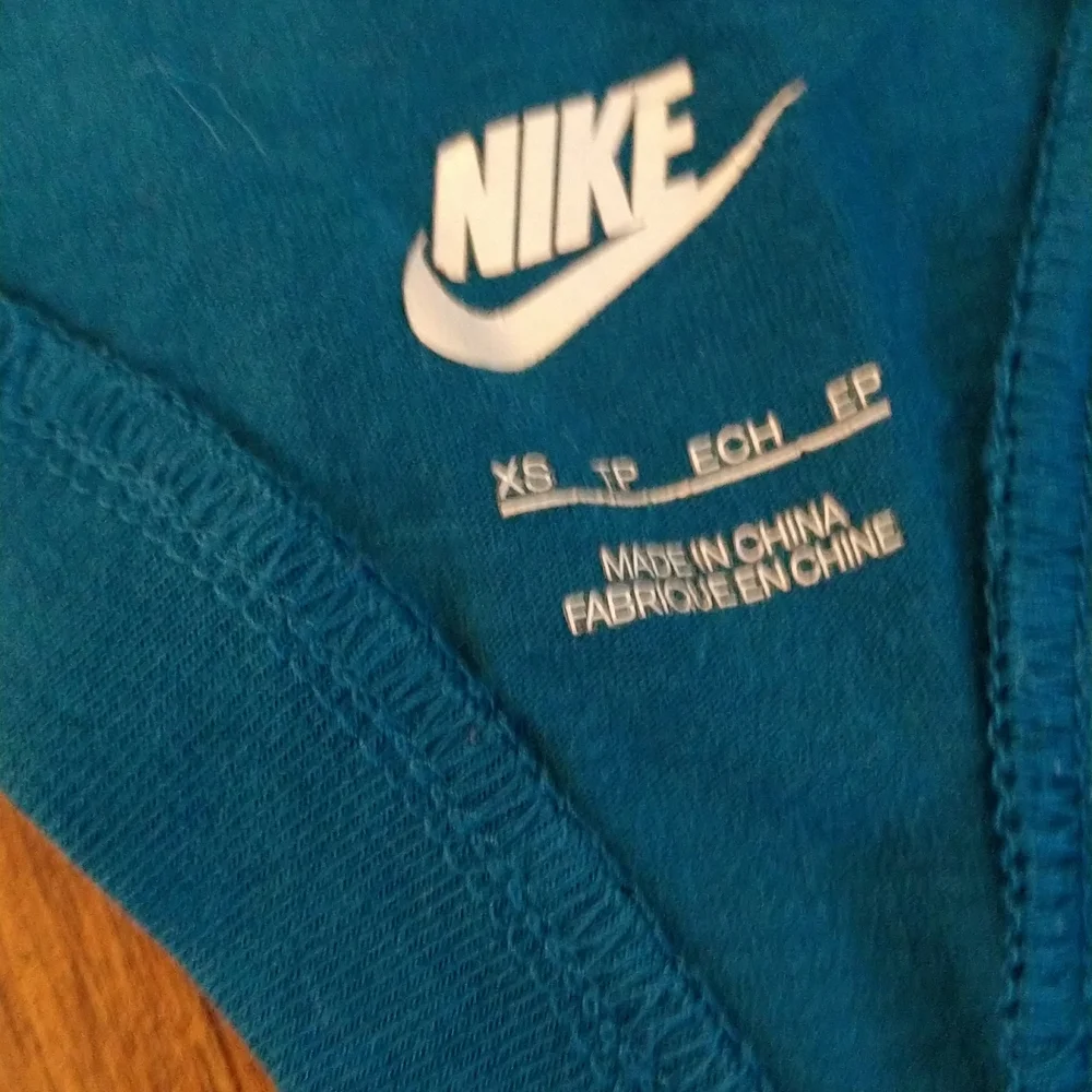 Size xs blue Nikes workout athletic top - Picture 12 of 16